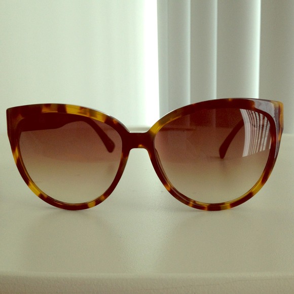 RESERVED!!!!!  GUESS sunglasses. Special edition