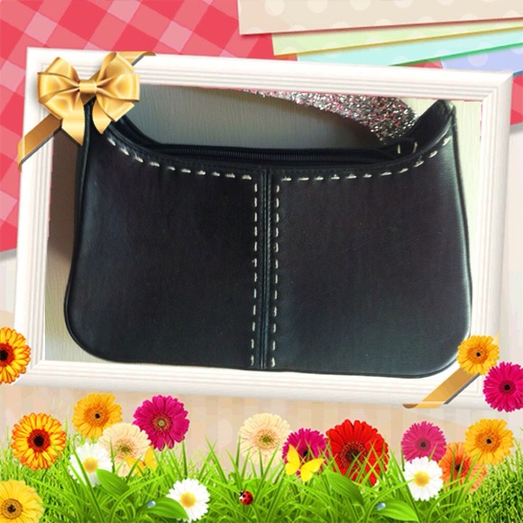 ❤. REDUCED. ❤🍓 Cute Little Black Bag 🍓