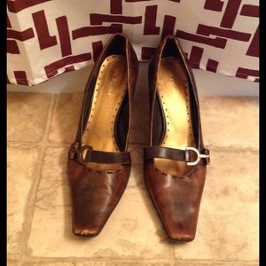 BCBG Vintage pumps
