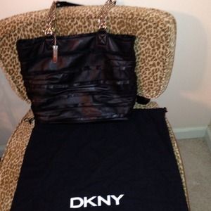 Authentic Leather DKNY Leather purse'