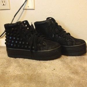 Vintage brand black thick spiked shoe.