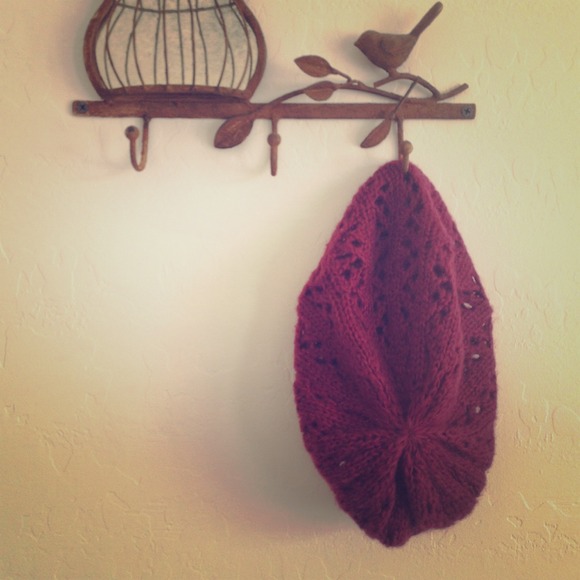 🎈Sold in trade🎈Burgundy women's slouchy beanie!