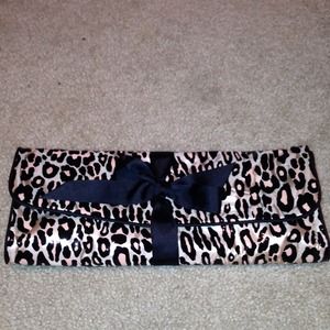 MAC limited edition hanging travel bag