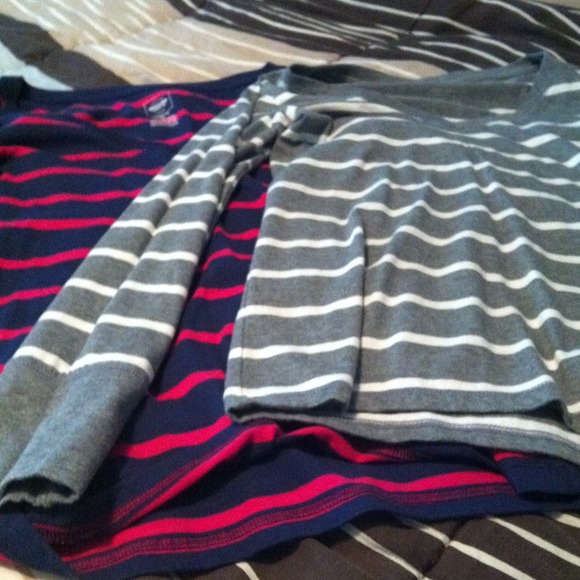 2 long sleeve v neck shirts - Picture 1 of 2