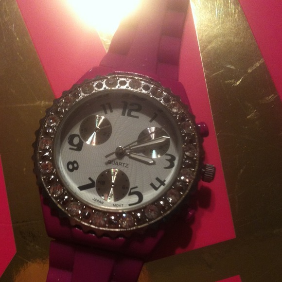 Pink rubber watch with rhinestone face - Picture 2 of 2
