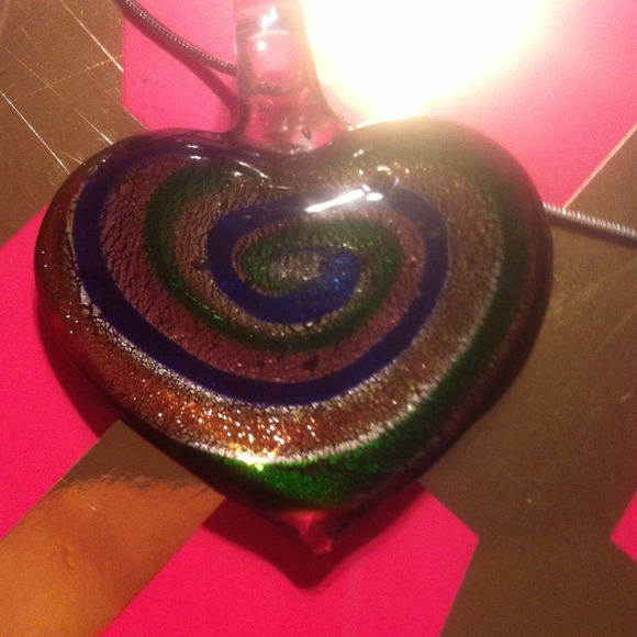 Glass heart necklace - Picture 2 of 2