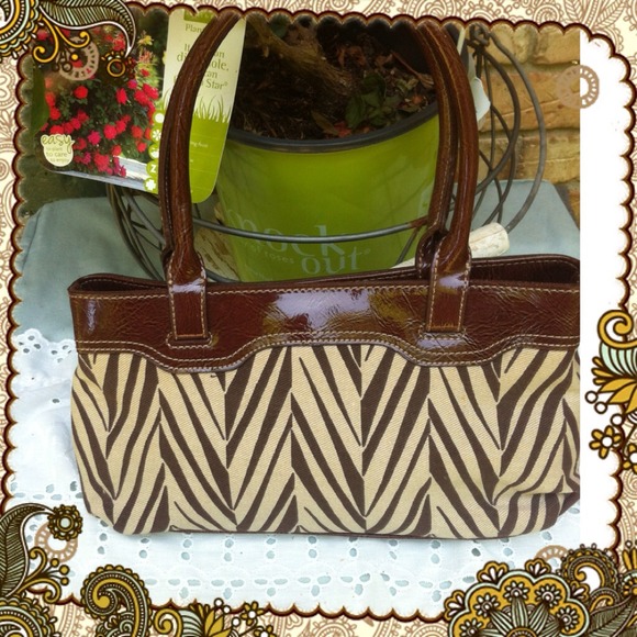 ❤. SOLD ❤. 👜 Liz Claiborne Purse 👜 - Picture 1 of 3
