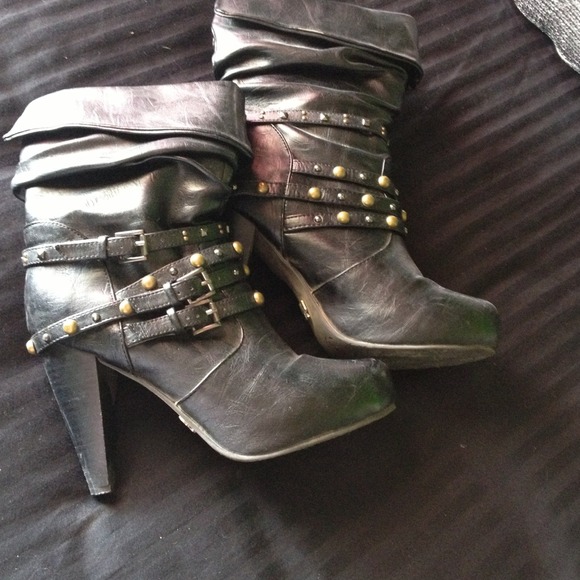 Black studded size 7 boots