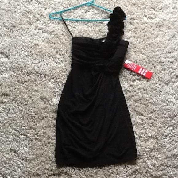 SOLD ** cute one shoulder black dress. Brand new!