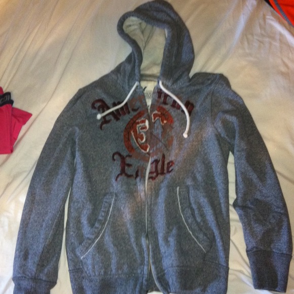 MEN'S American Eagle zip-up.