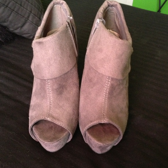 Grey peep toe heels size 7