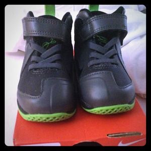 Kids Lebron size 5c