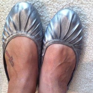 Silver slide in flats. Size 9
