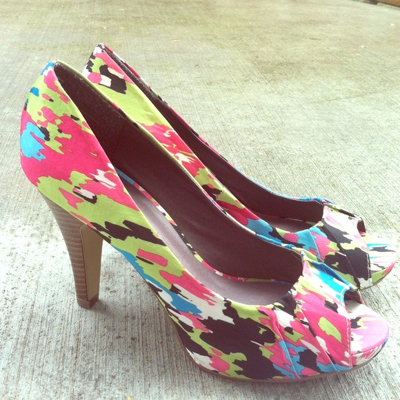 I am selling Madden Girl neon splash heels