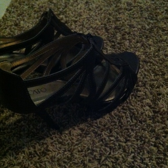 Dark brown heels - Picture 2 of 3