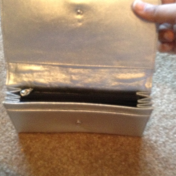 Silver guess wallet - Picture 2 of 2