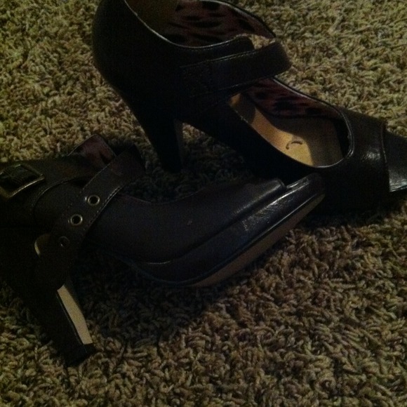 Dark brown shoes - Picture 2 of 2