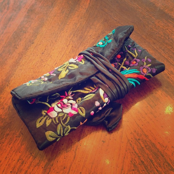 Asian style jewelry travel bag.