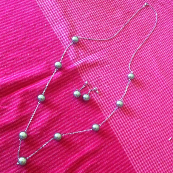 Green bead necklace with matching earrings