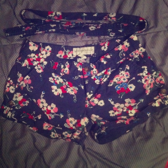 Aeropostale shorts with matching cloth belt🎀