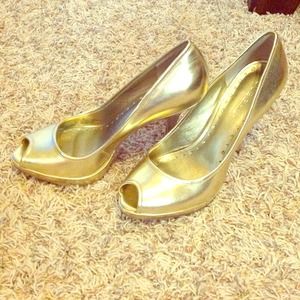 SOLD!!Size 7.5 BCBG Girls Gold Peep Toe Pumps