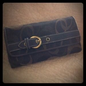 Cute brown wallet with lots of space 👍