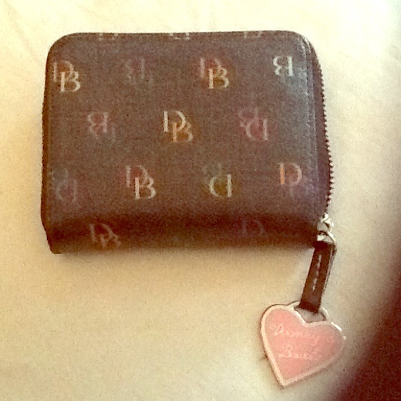 Small Dooney and Bourke wallet!!