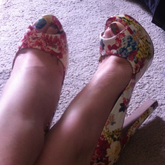 Nine West heels - Picture 2 of 3