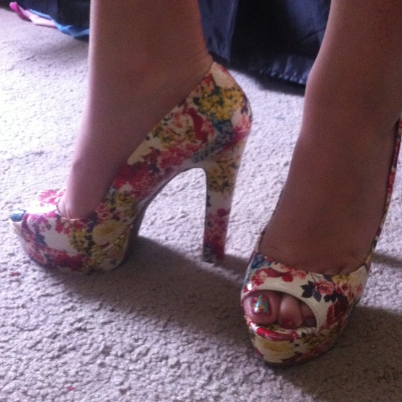 Nine West heels - Picture 3 of 3