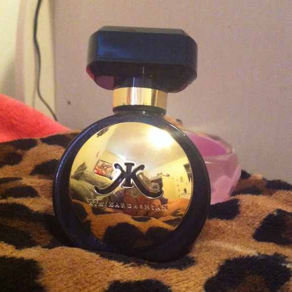 Kim kardashian perfume(: