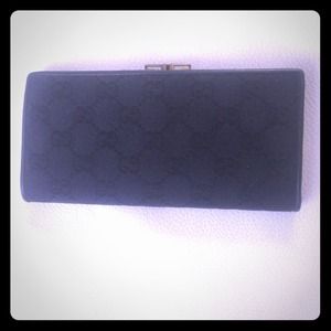 AUTHENTIC Gucci wallet