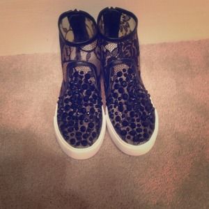 **BRAND NEW*** Valentino Caravani