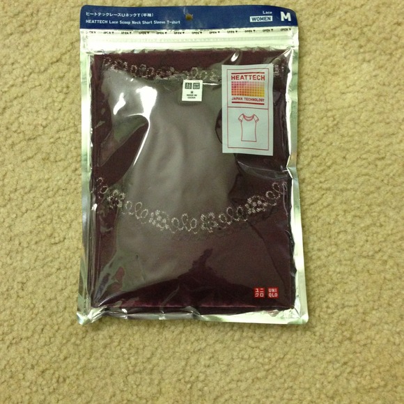 Sold!! H&M heattech lace scoop neck shirt maroon