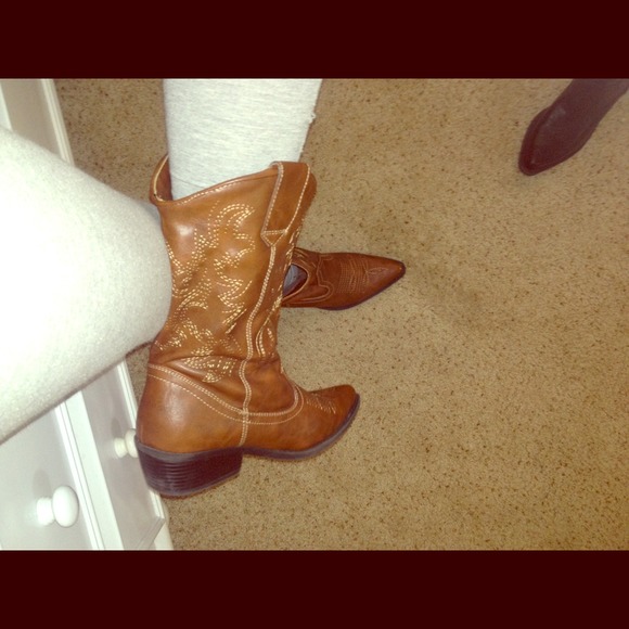 Cowboy boots 👢
