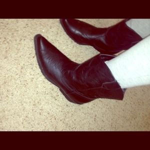 Black shortie Cowboy boots !