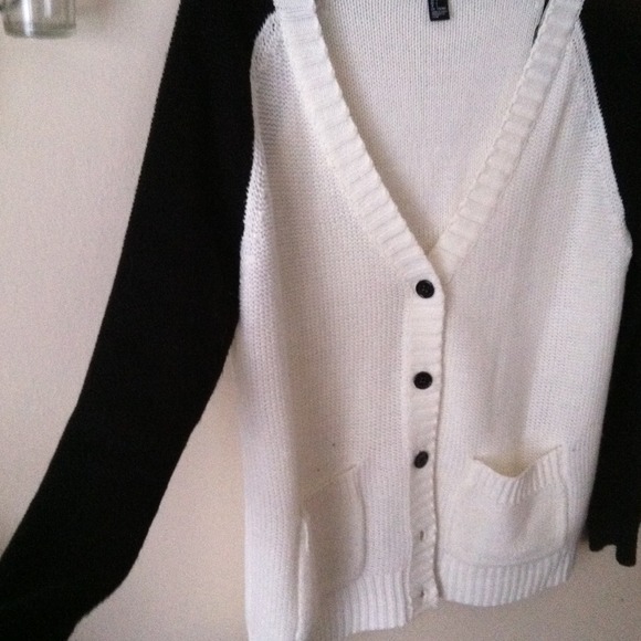 💗Sold💗 Colorblock button up sweater - Picture 2 of 3