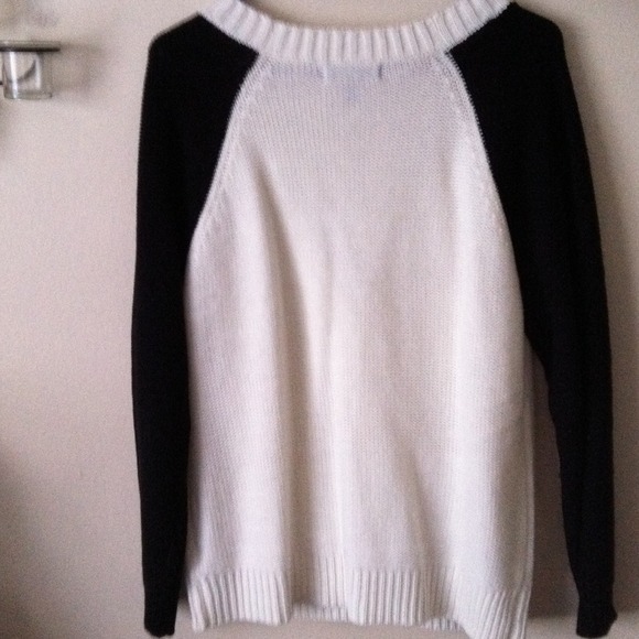 💗Sold💗 Colorblock button up sweater - Picture 3 of 3