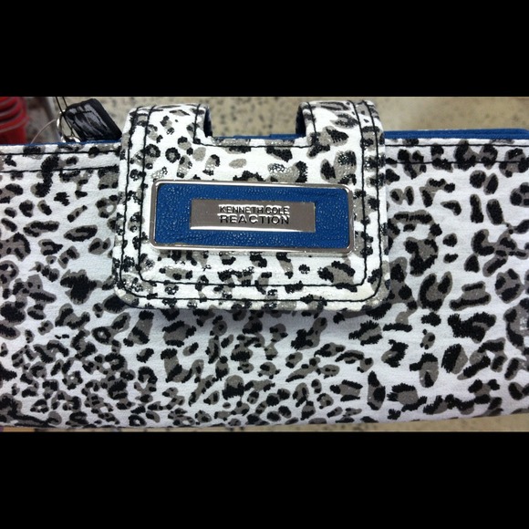 Kenneth Cole reaction wallet/wristlet