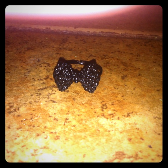 Bow ring - Picture 1 of 2