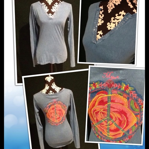 🎉HP 11/9🎉Long sleeve shirt with lots of details!