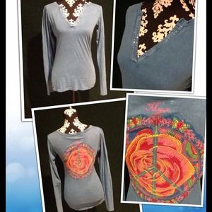 🎉HP 11/9🎉Long sleeve shirt with lots of details!