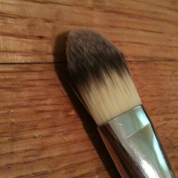 🌻TRADED🌻 MAC case & 190 brush! - Picture 3 of 4