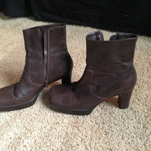 Boots - Picture 2 of 3