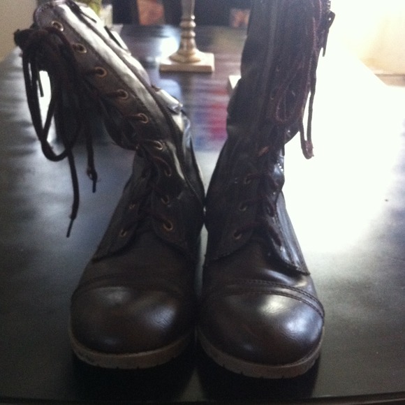 Combat boots