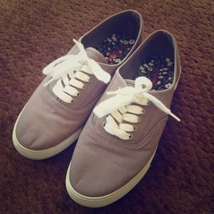 ⏰Reserved for makenzie423⏰ Target shoes