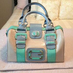 REDUCED! NWT Guess Handbag