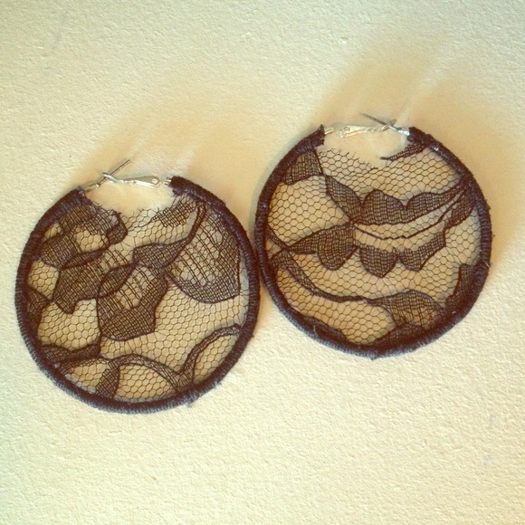 💛SOLD!💛 Black lace earrings
