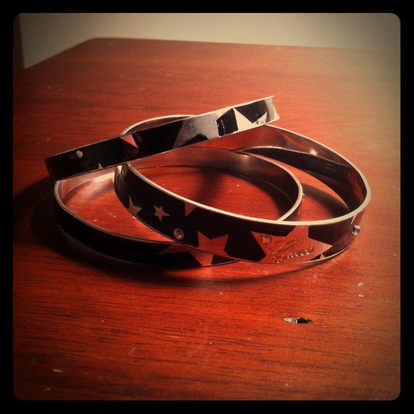 📛SOLD📛Guess Star Bangle Bracelet Set