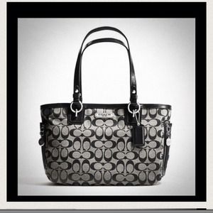 New Coach Gallery Zipper Tote 100% Authentic