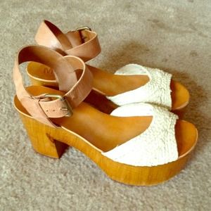 MIA wooden-woven shoes